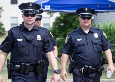 The black uniforms make these American policemen look a little scary.